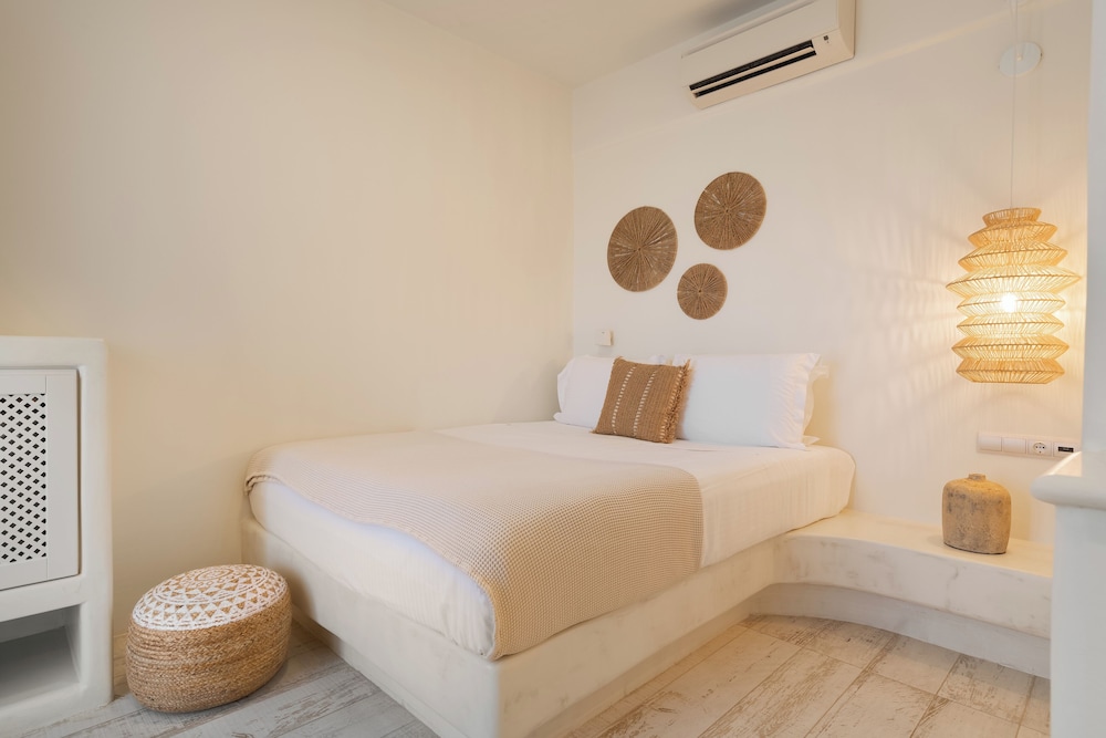 Deluxe Sea View Suite - Photo 8