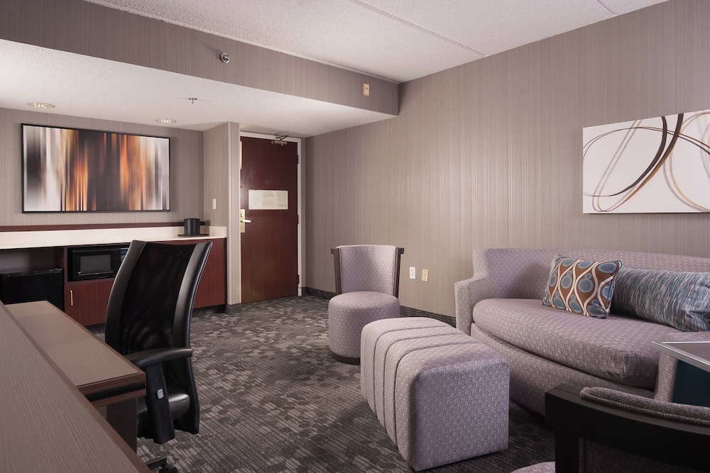 Suite, 1 Bedroom - Photo 4