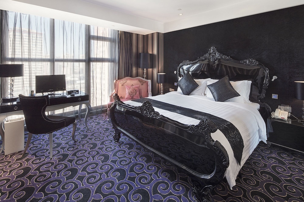 Deluxe Suite photo 1