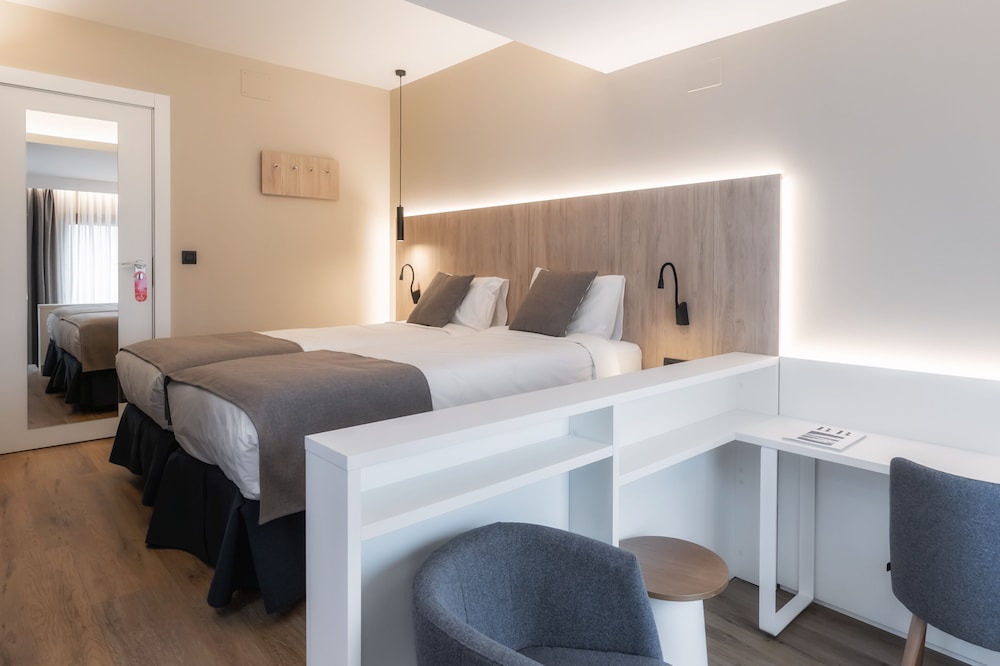 Double Room Double Room