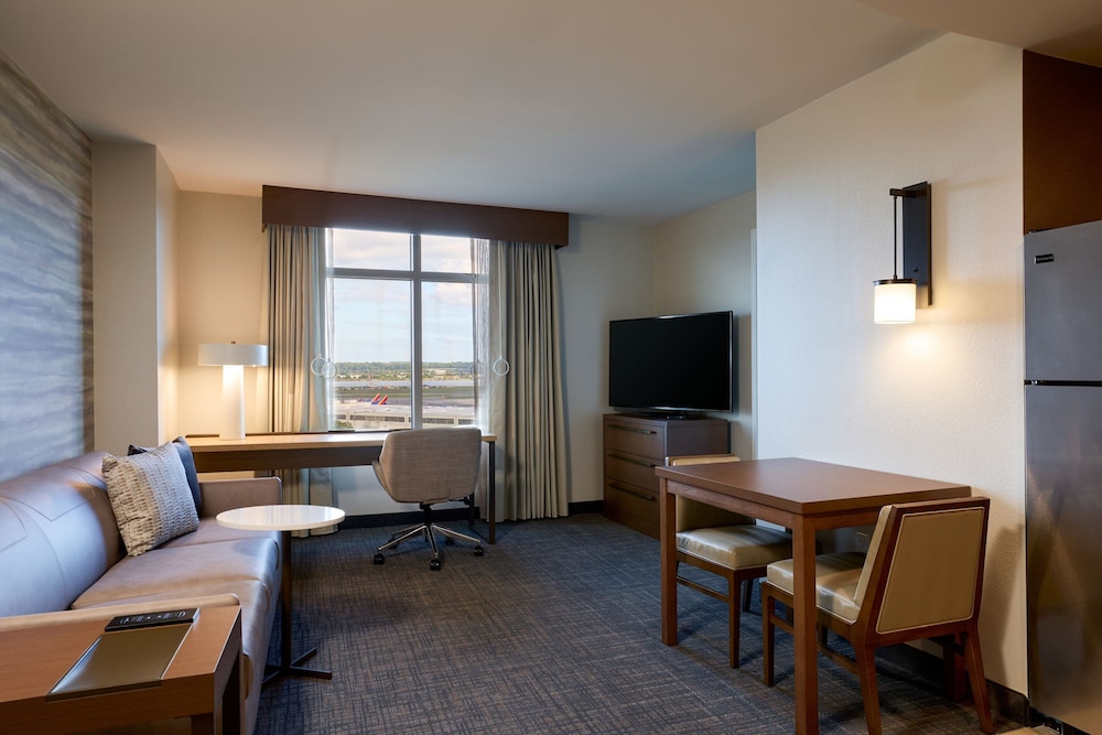 Suite, 1 Bedroom - Photo 3