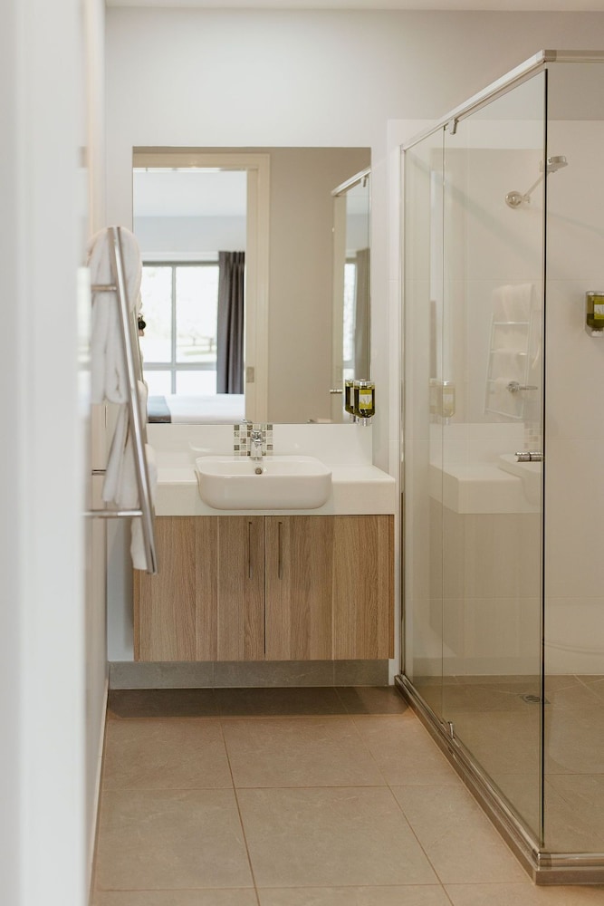 Interconnecting Studio Apartment photo 3