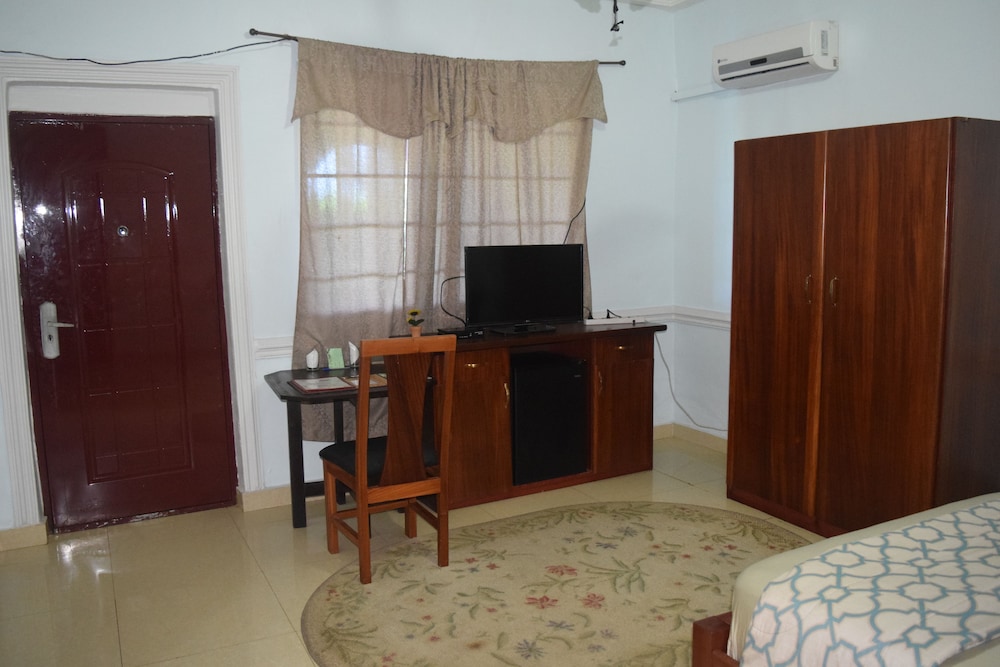 Standard Room, 1 Queen Bed, Ground Floor photo 2