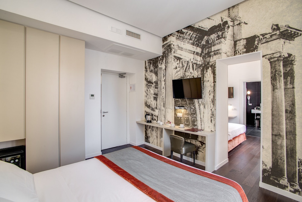 Quadruple Room (Pantheon view)