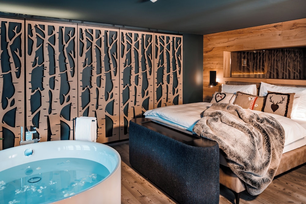 SPA Suite - Photo 1