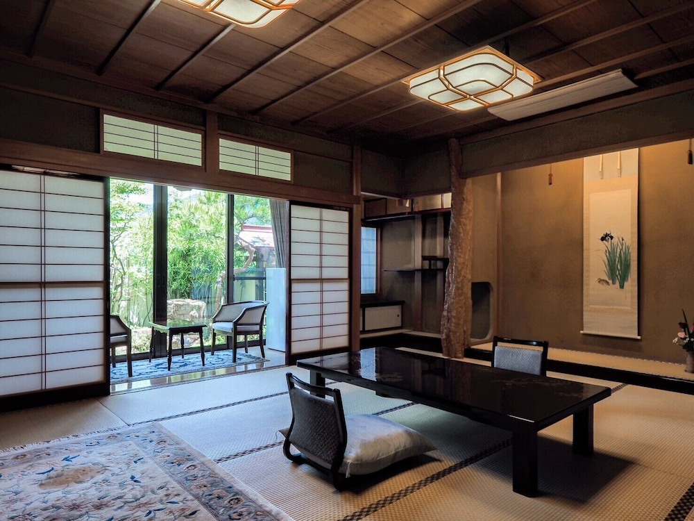 Jyuraku (Suite with open-view bath, 2 Beds, River View)(6 years old and over)