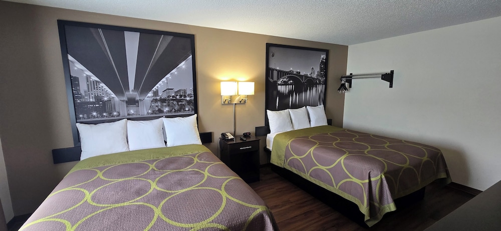 Suite, 2 Queen Beds, Non Smoking, Microwave photo 2