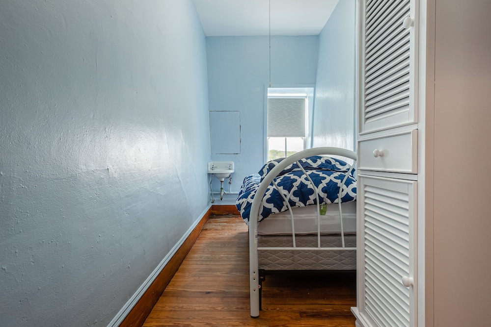 Room, 1 Twin Bed, Shared Bathroom (#5 Main Building) photo 1