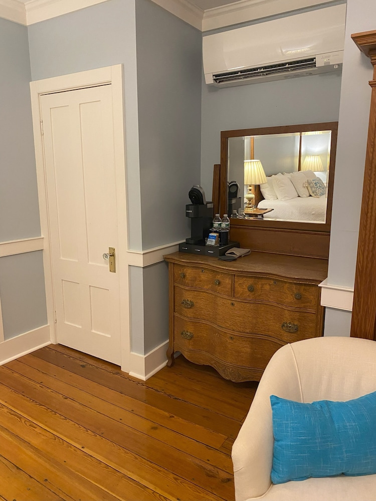 Room, 1 King Bed, Garden View (Navigator’s Quarters), photo 6