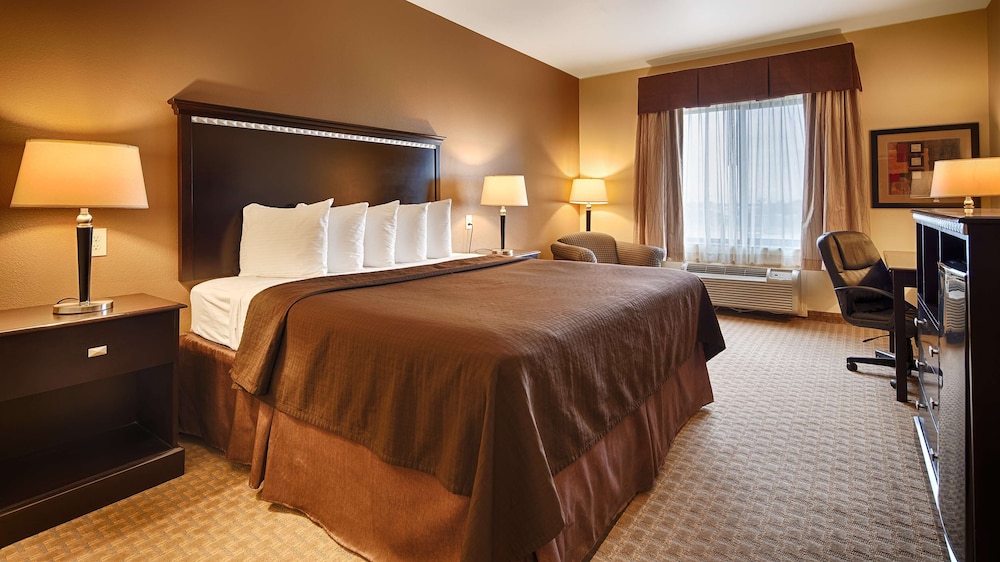 Standard Room, 1 King Bed, Refrigerator & Microwave