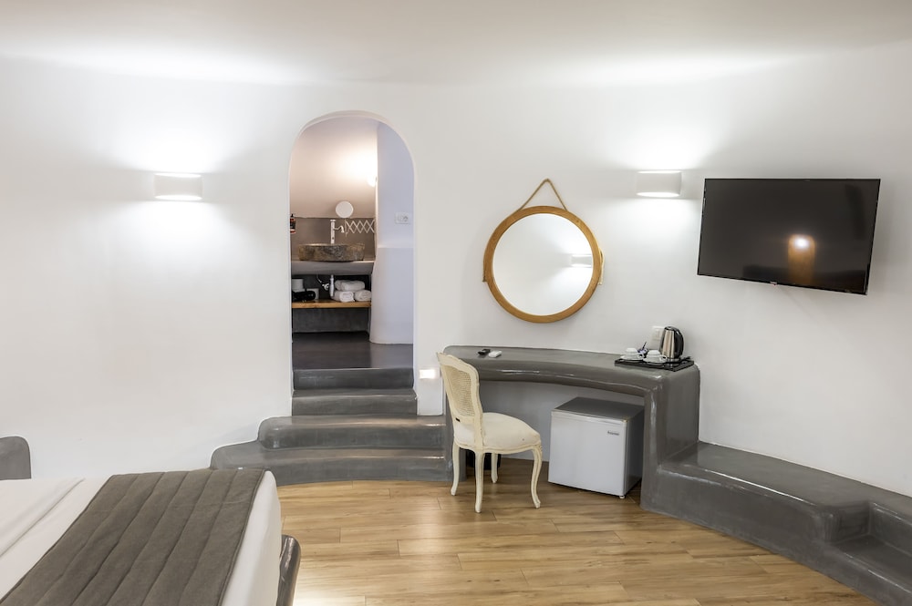 Windmill Deluxe Suite with sharing pool - Photo 6