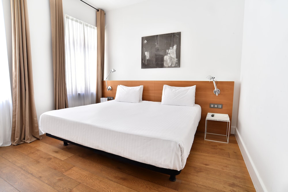 Standard Double or Twin Room - Photo 7