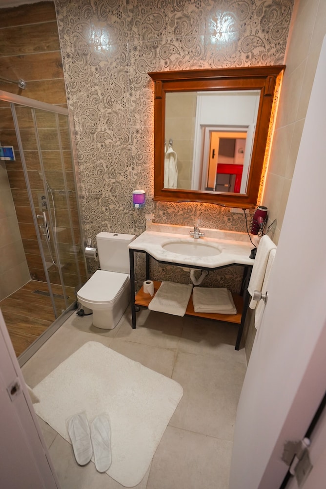 Royal Double Room, 1 Queen Bed, Non Smoking photo 2