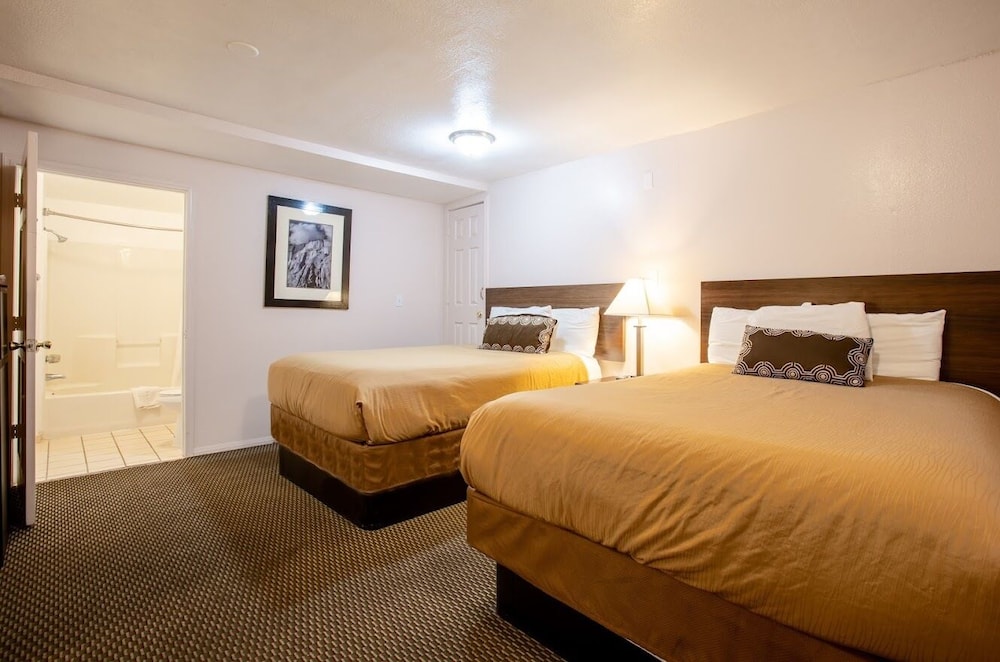 Deluxe Double Room, 2 Queen Beds photo 1