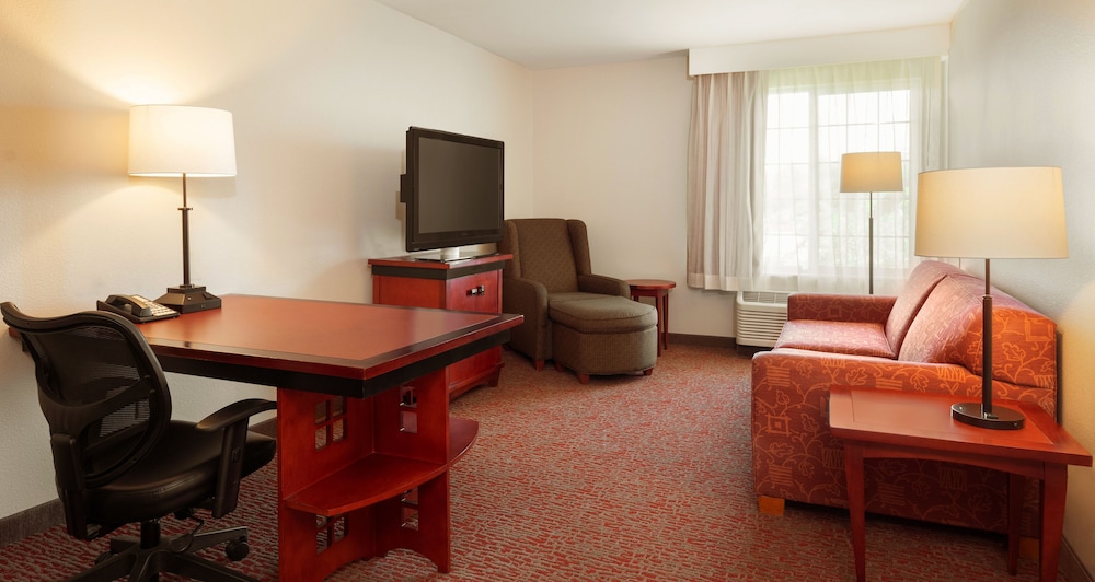 One Bedroom Suite Accessible - Photo 4