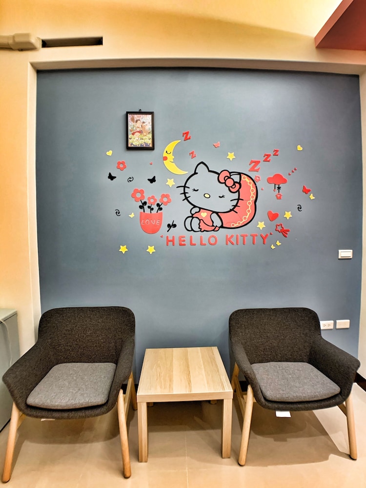 Warm family Room (No pets or animals) photo 3