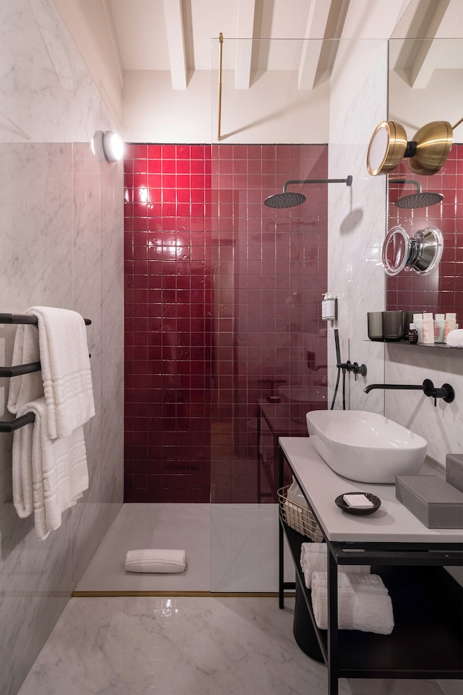 Premium Room, River View thumbnail 5