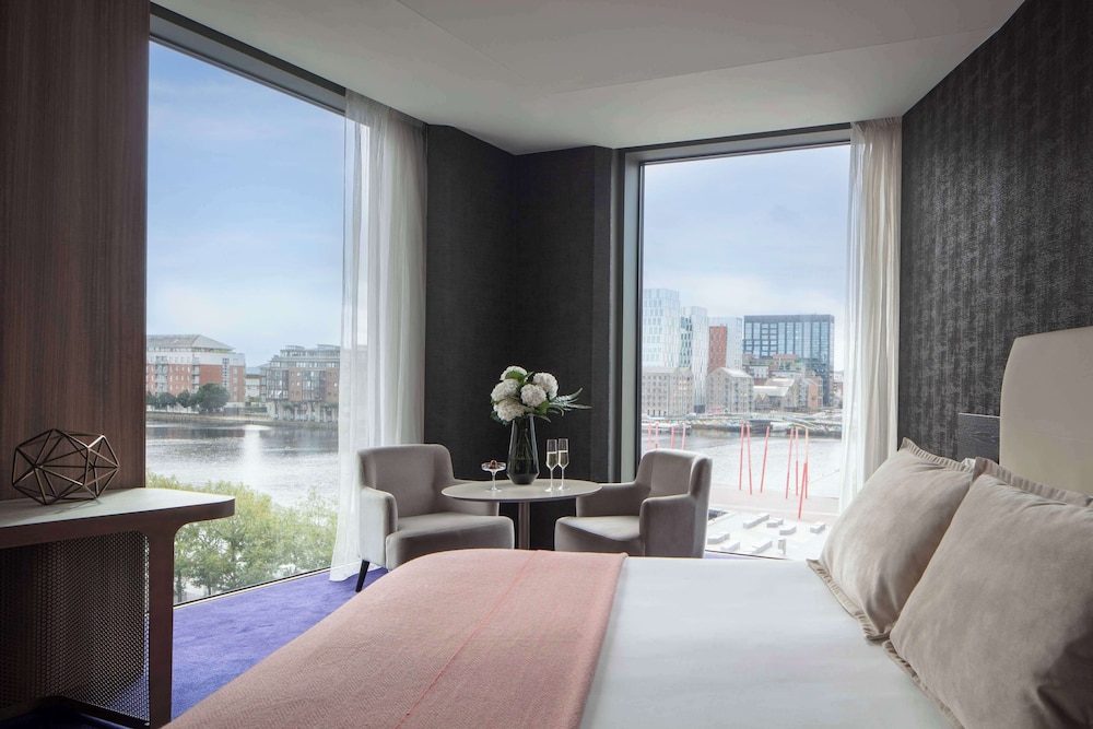 Junior Suite (View, Extra Bed 3 Adults + 1 Child)