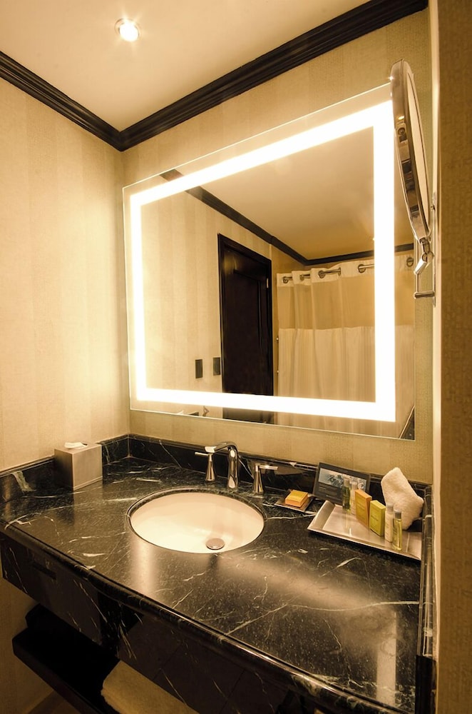 Executive Room, 1 King Bed, Club Lounge Access - Photo 7