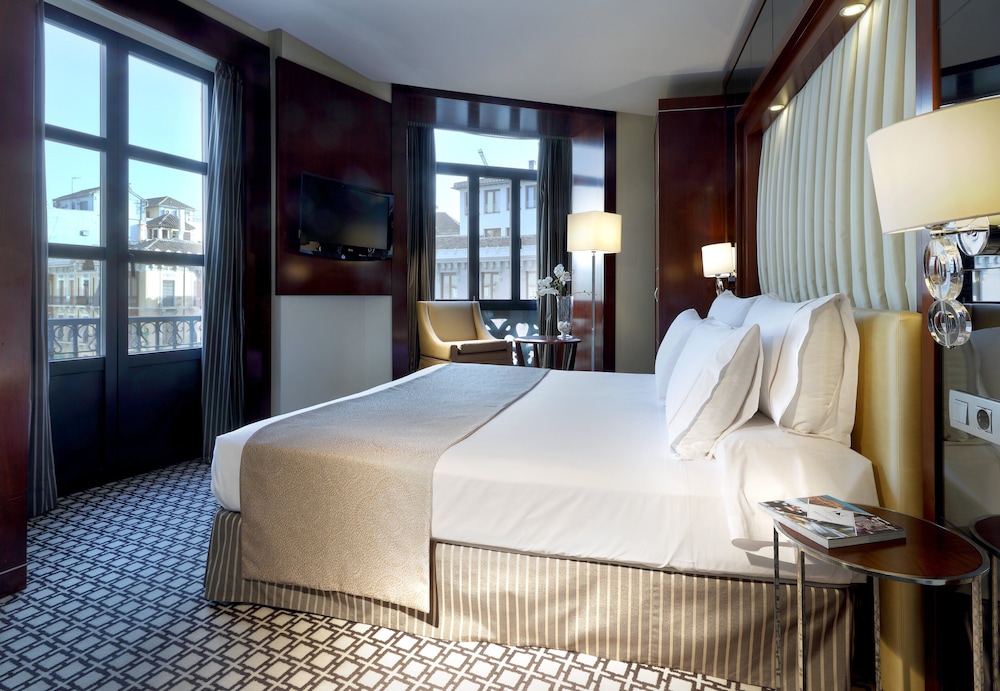 Suite (With Views) - Photo 1