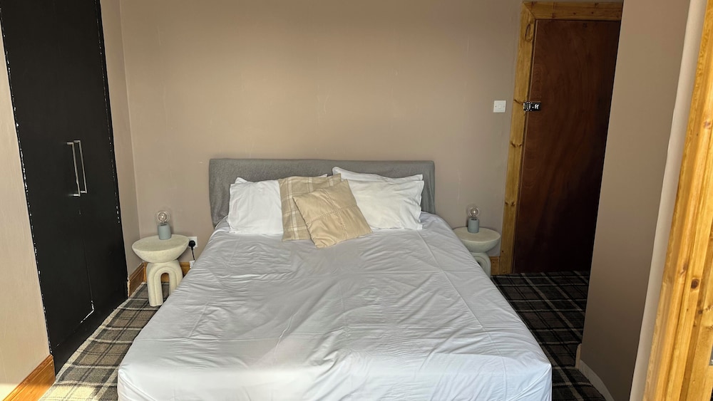 Superior Double Room, 1 Queen Bed, Garden View thumbnail 5
