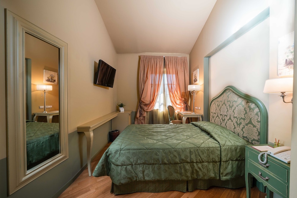 Single Room photo 2