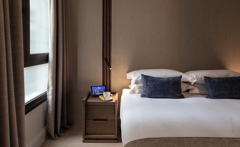 Business Double or Twin Room thumbnail 5