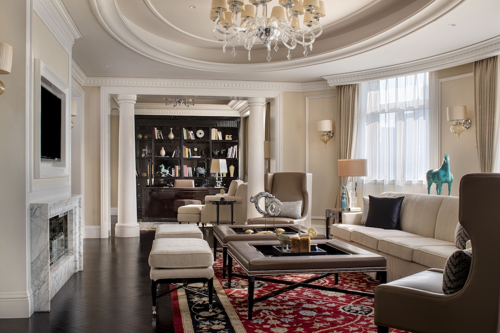 Suite, 1 King Bed, Garden View (Opera)