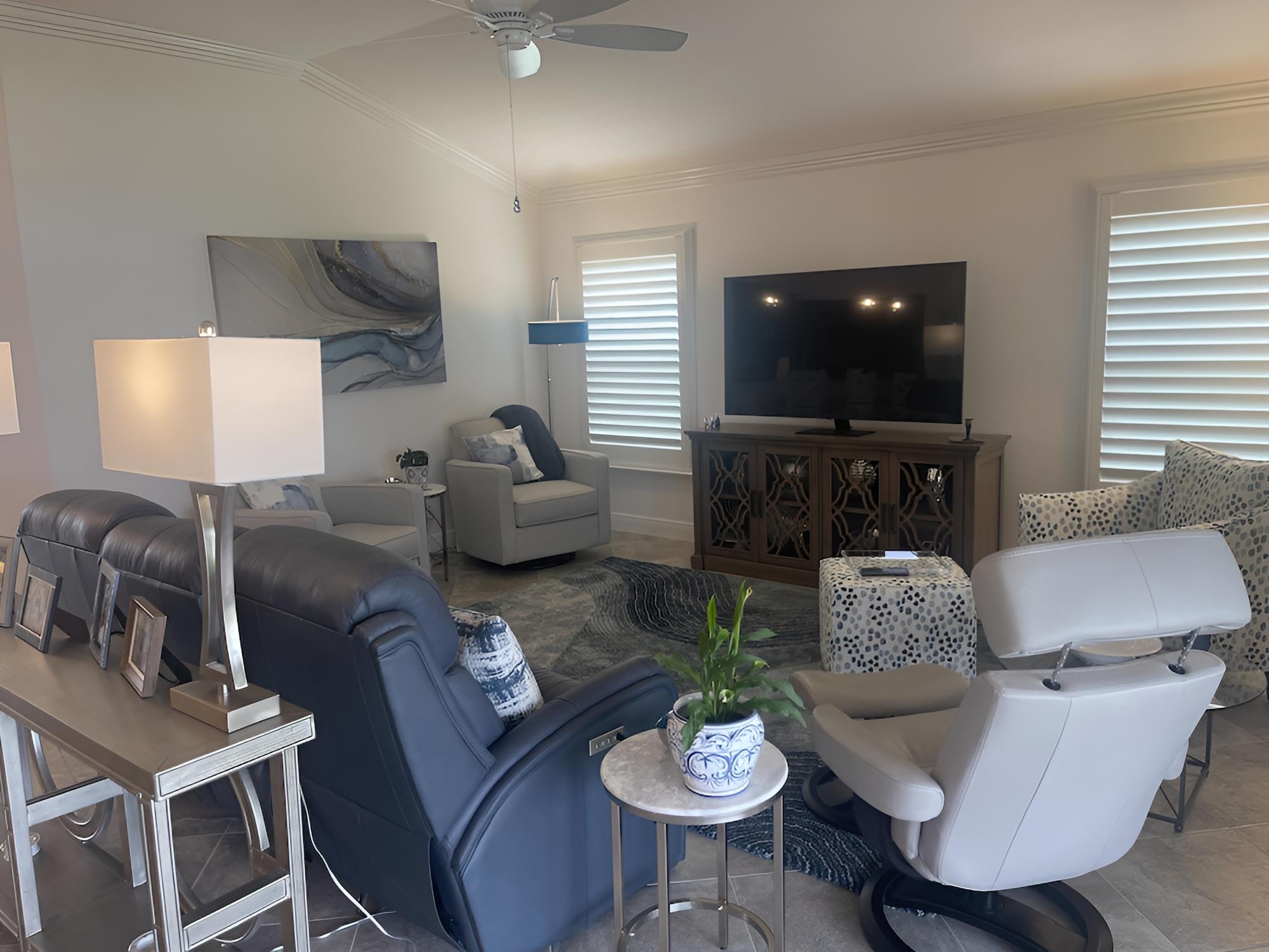 House (Designer Home In Saint Catherine) photo 3