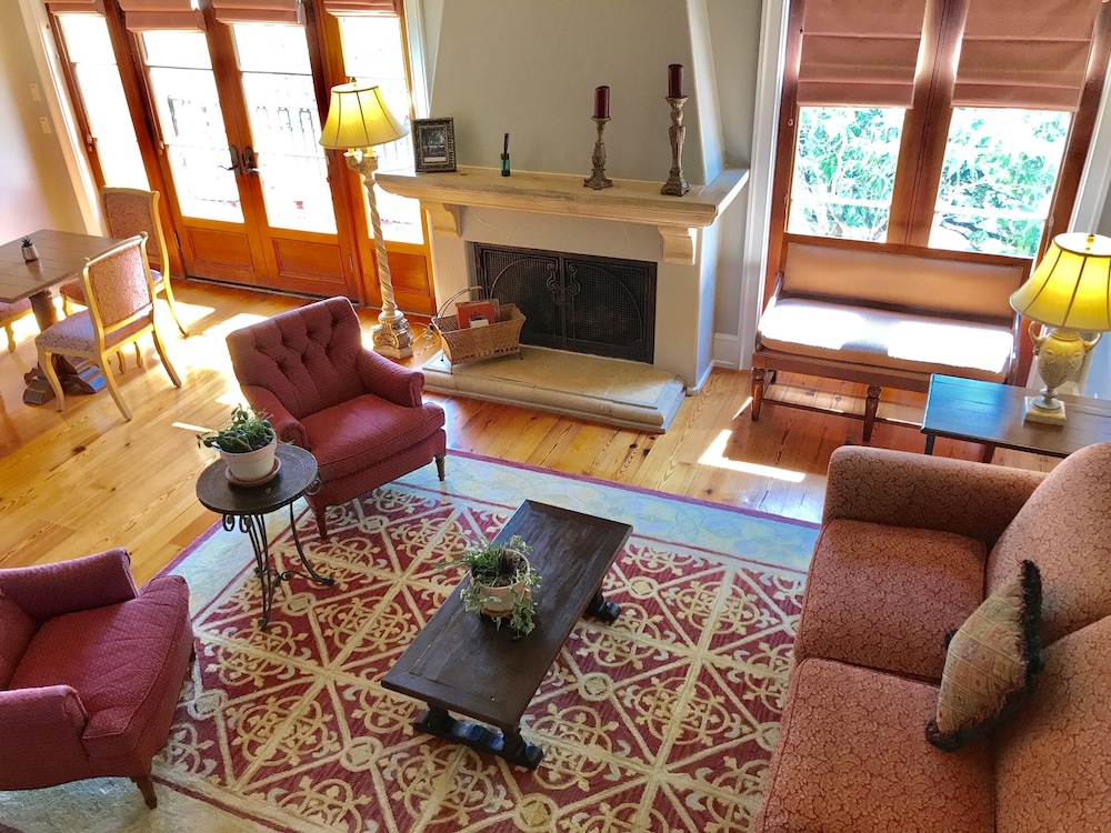 Cabernet Suite, 1 Queen Bed, Vineyard View photo 2
