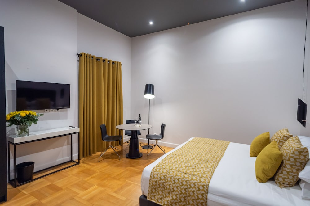Executive Suite - Photo 7