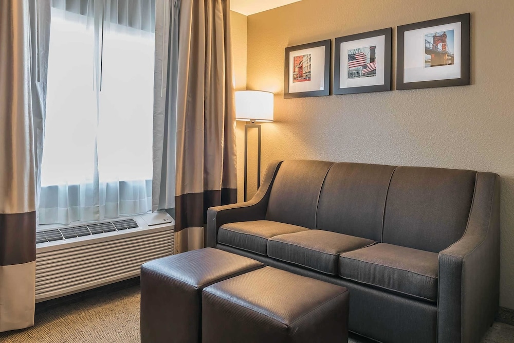 Suite, 2 Queen Beds, Non Smoking - Photo 5