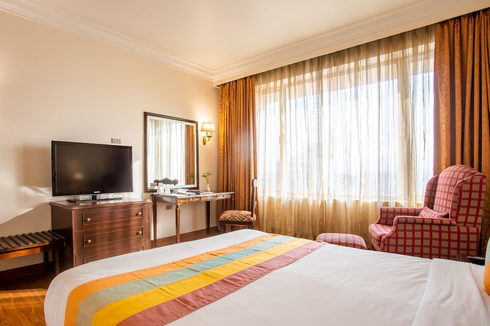 Suite - Photo 8