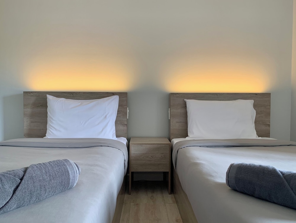 Standard Twin Room - Photo 5