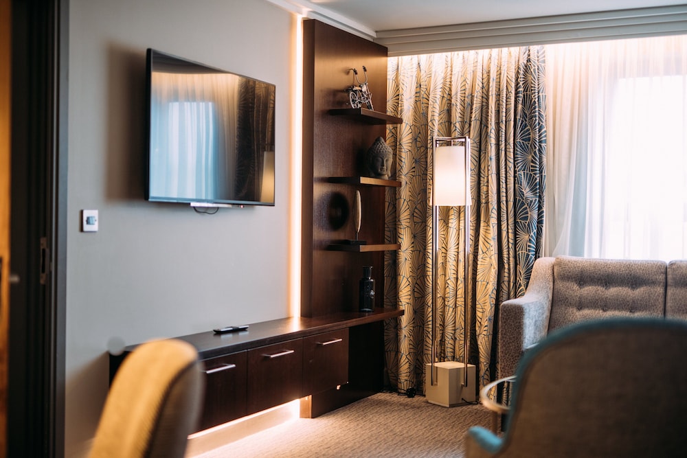 Suite, 1 Bedroom - Photo 9