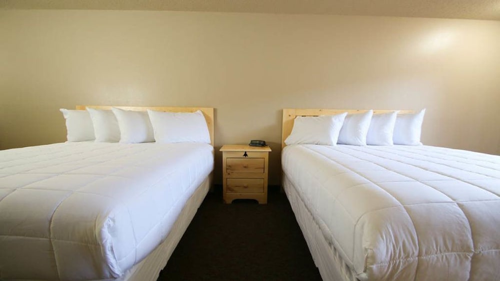 Deluxe Room, 2 Queen Beds photo 2