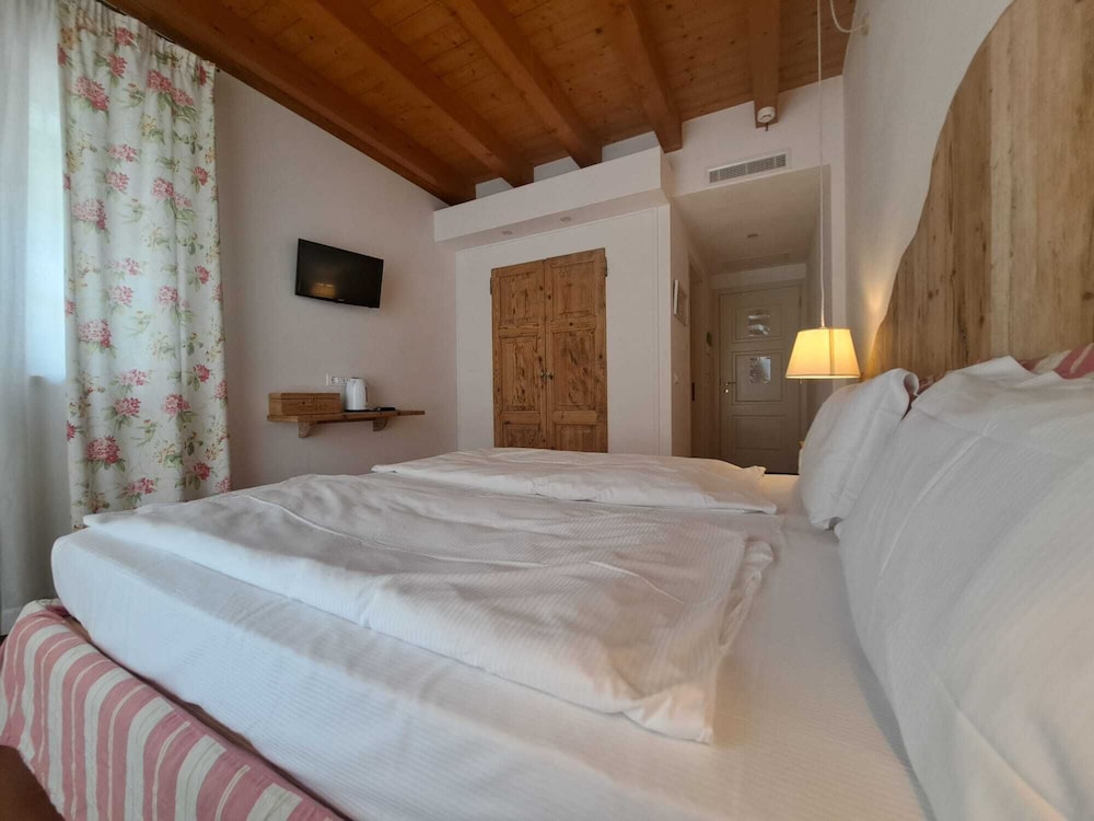 Superior Double or Twin Room, Garden View - Photo 10