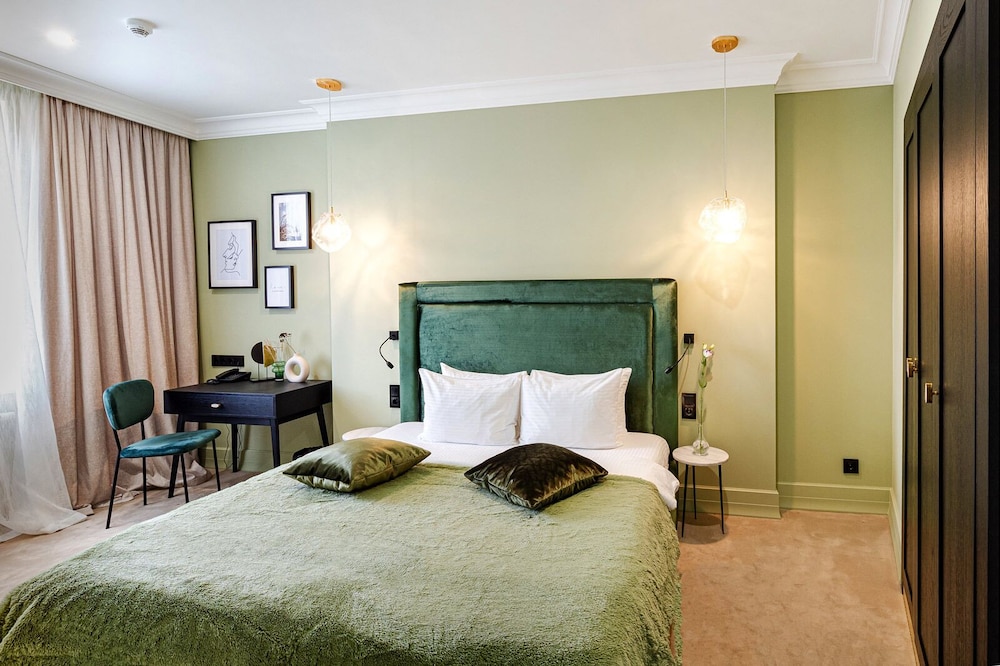 Suite, Jetted Tub