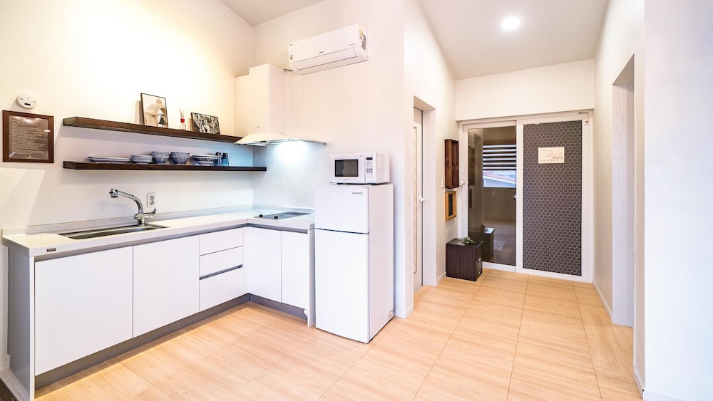 Basic Room, 1 Bedroom (302) - Photo 9
