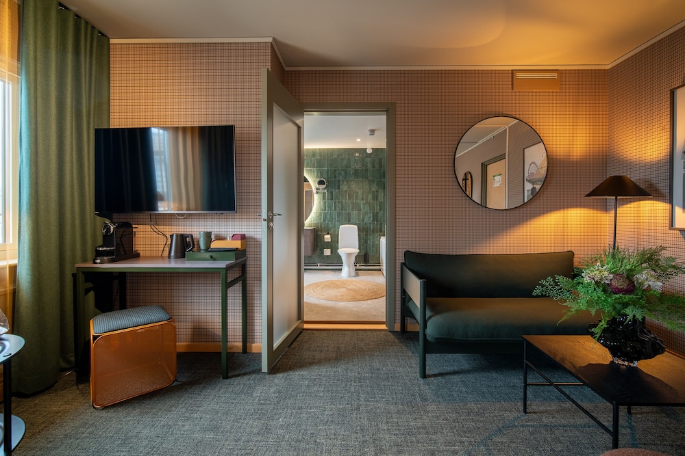 Studio Suite - Photo 10