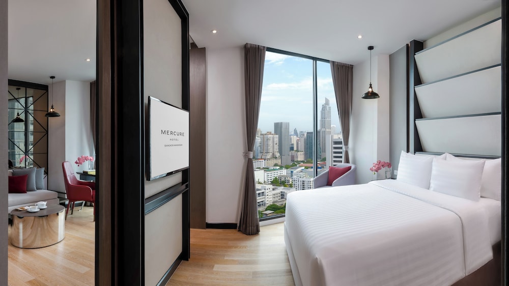 Suite, 1 King Bed photo 3