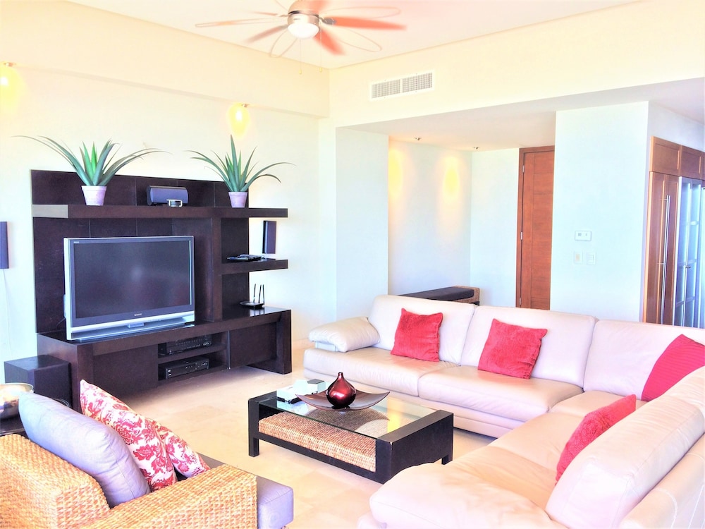 Family Condo, 2 Bedrooms photo 2