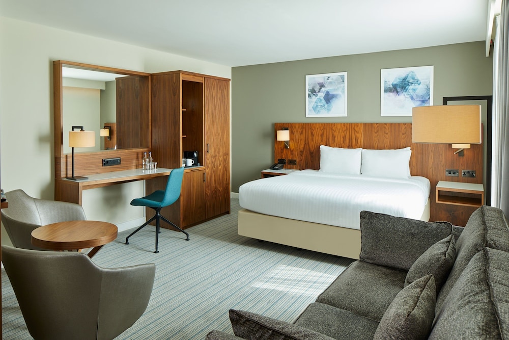 Junior Suite, 1 King Bed with Sofa bed - Photo 1