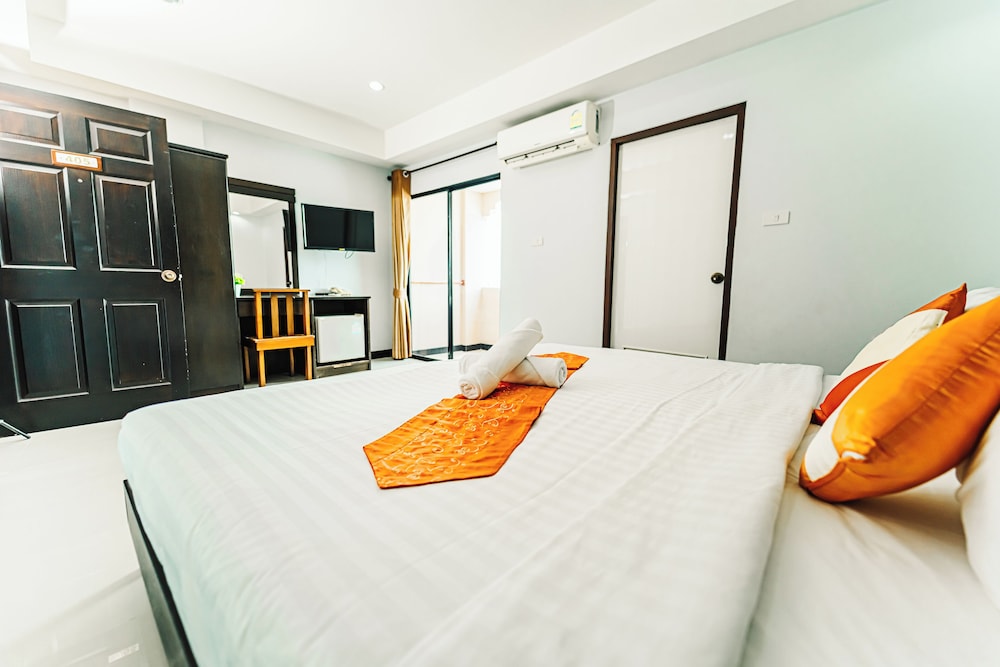 Standard Double or Twin Room, Non Smoking, Mountain View photo 3