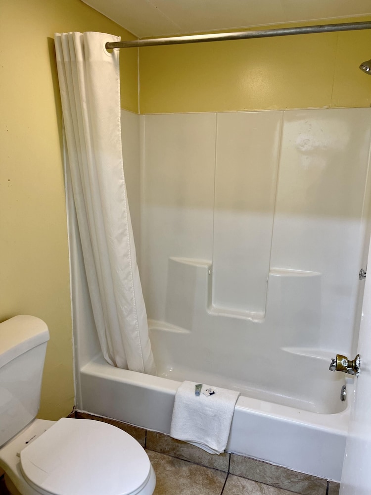Basic Single Room, 1 Double Bed, Non Smoking photo 3