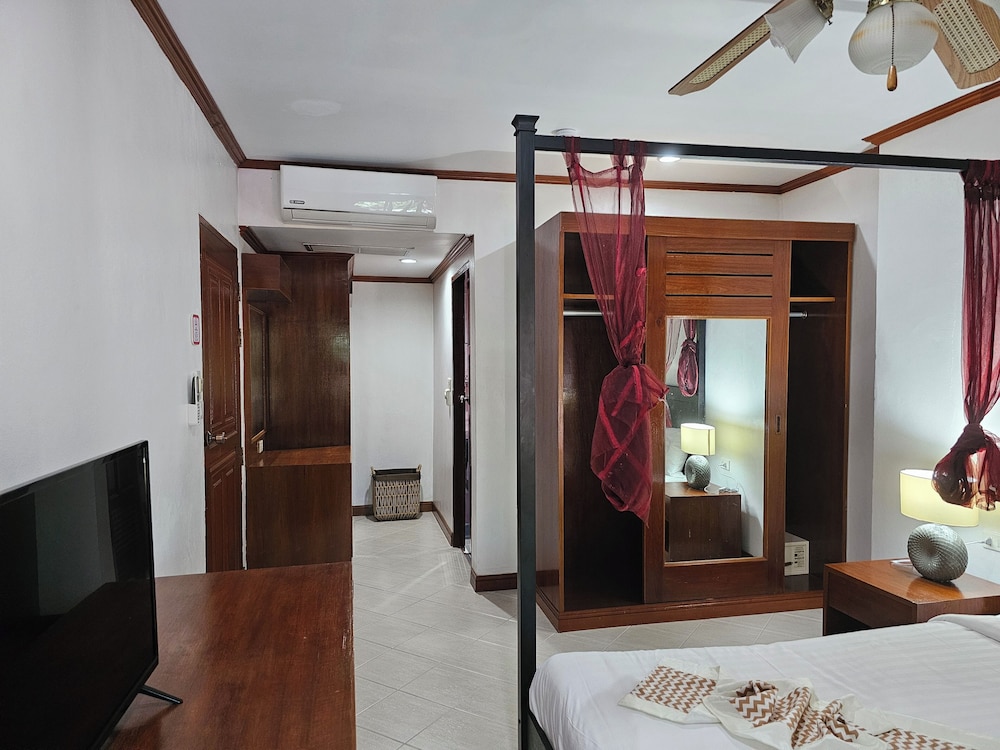 Family Apartment, 3 Bedrooms, Terrace, Pool View - Photo 40