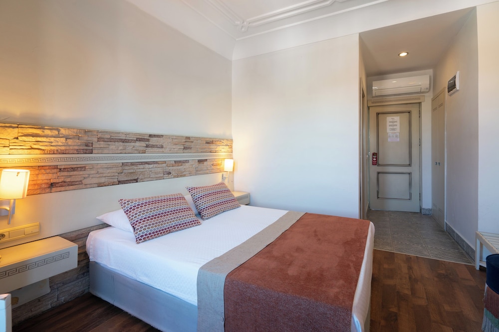 Standard Room, 1 Double or 2 Twin Beds - Photo 3