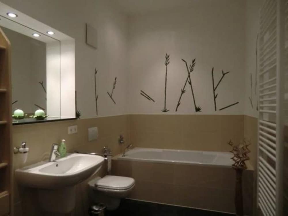 Apartment (1) photo 3