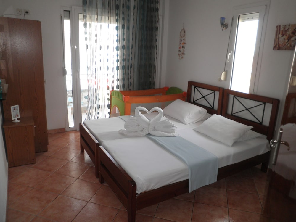 Classic Studio, 2 Twin Beds, Smoking, Sea View photo 1