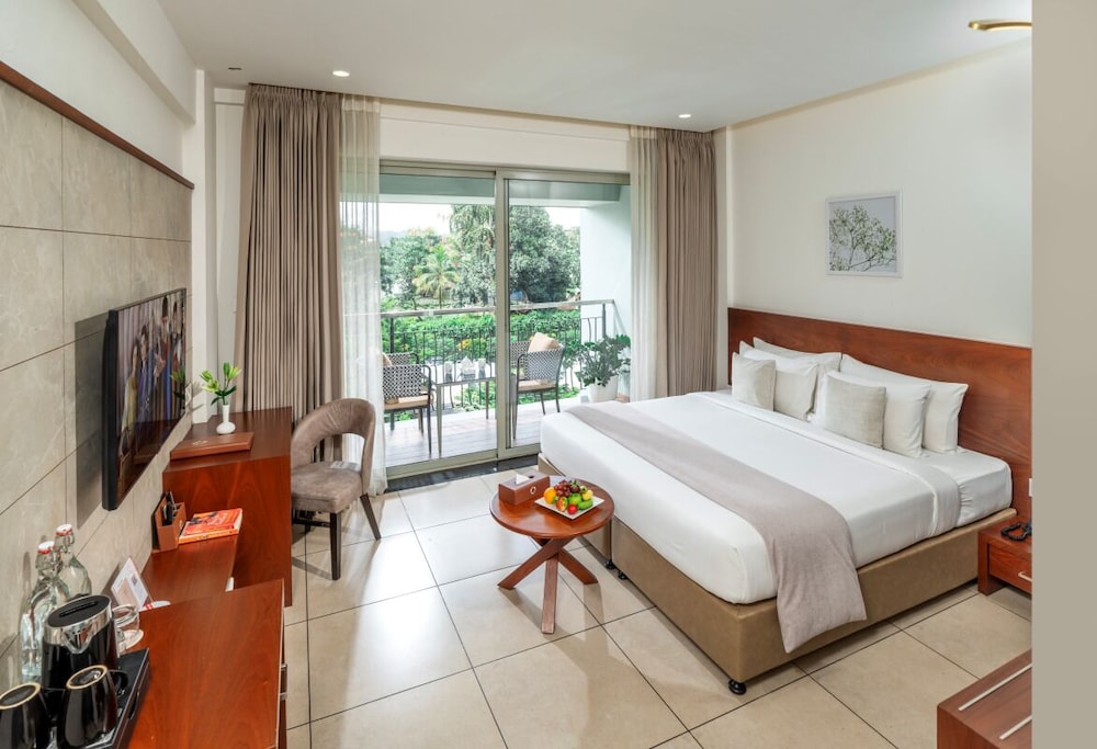 Superior Double Room, City View